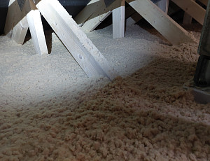 Zateplení stropu dřevostavby rodinného domu pomocí dřevovlákna